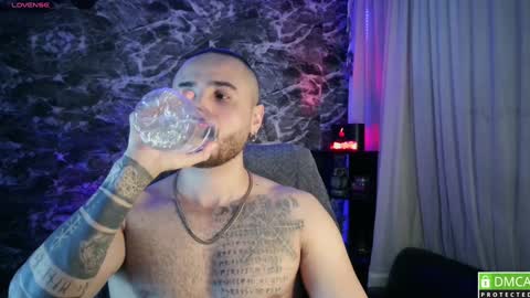 Chris  Dont forget to gift me thumb up Its very important to me and makes me happy AF  online show from December 16, 6:53 am