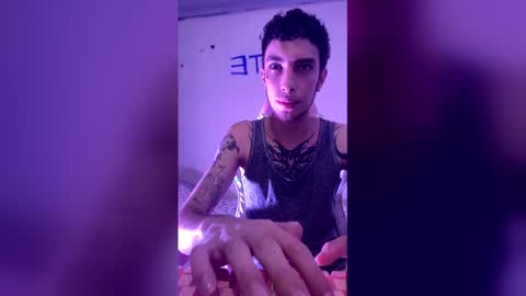 Snapshot of gargola_goth chatting on May 11, 7:11 pm Elio b online show from May 11, 7:11 pm