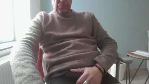 Snapshot of garou75 chatting on February 21, 1:45 pm garou75 online show from February 21, 1:45 pm