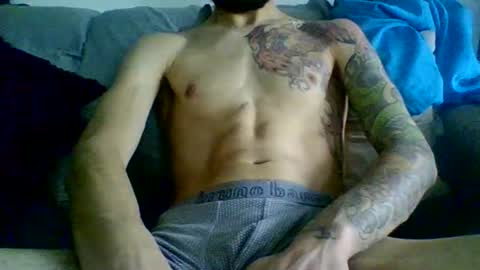Snapshot of garyreal1990 chatting on April 4, 10:02 am garyreal1990 online show from April 4, 10:02 am