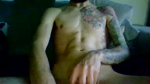 Snapshot of garyreal1990 chatting on April 8, 5:46 pm garyreal1990 online show from April 8, 5:46 pm