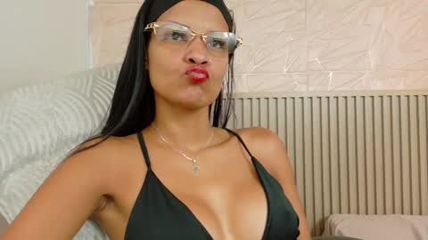 gaviluc_ online show from September 20, 10:49 am