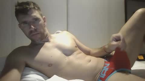 Snapshot of gavintaylor chatting on September 15, 12:49 pm gavintaylor online show from September 15, 12:49 pm