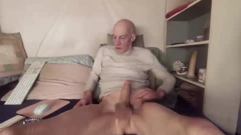 Snapshot of gayrobbin chatting on April 17, 11:35 am gayrobbin online show from April 17, 11:35 am