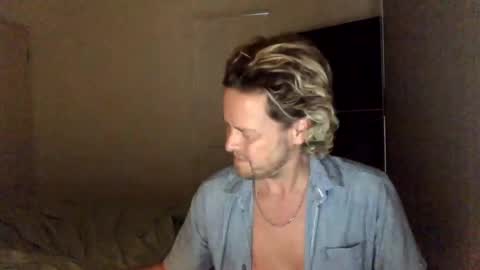 Snapshot of gcsurfer81 chatting on December 18, 8:20 am gcsurfer81 online show from December 18, 8:20 am
