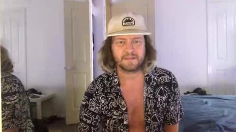 Snapshot of gcsurfer81 chatting on February 5, 8:19 am gcsurfer81 online show from February 5, 8:19 am