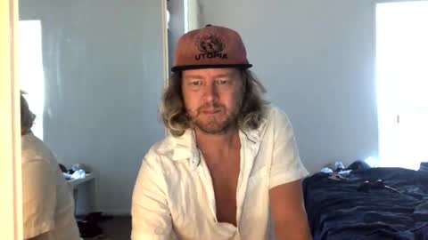 Snapshot of gcsurfer81 chatting on February 6, 2:49 am gcsurfer81 online show from February 6, 2:49 am