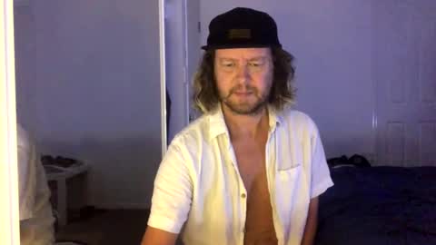 Snapshot of gcsurfer81 chatting on February 13, 8:10 am gcsurfer81 online show from February 13, 8:10 am