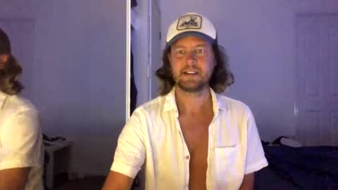 Snapshot of gcsurfer81 chatting on February 23, 8:33 am gcsurfer81 online show from February 23, 8:33 am