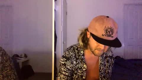 Snapshot of gcsurfer81 chatting on February 25, 10:03 am gcsurfer81 online show from February 25, 10:03 am