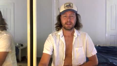 Snapshot of gcsurfer81 chatting on March 22, 4:05 am gcsurfer81 online show from March 22, 4:05 am