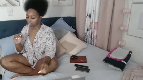 Snapshot of geishapaige chatting on October 6, 10:12 am The Empress online show from October 6, 10:12 am