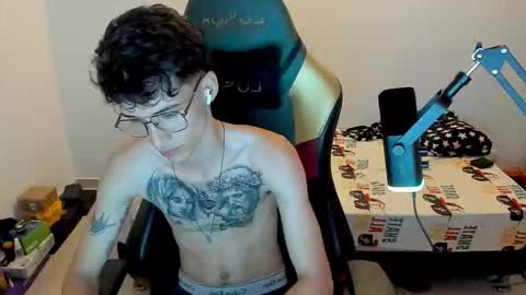 Snapshot of gendo_05 chatting on February 11, 7:02 am GENDO online show from February 11, 7:02 am