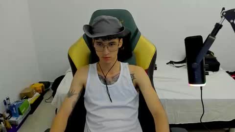 Snapshot of gendo_05 chatting on February 16, 10:50 pm GENDO online show from February 16, 10:50 pm