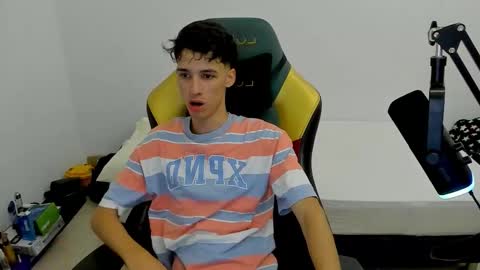 Snapshot of gendo_05 chatting on February 19, 11:23 pm GENDO online show from February 19, 11:23 pm