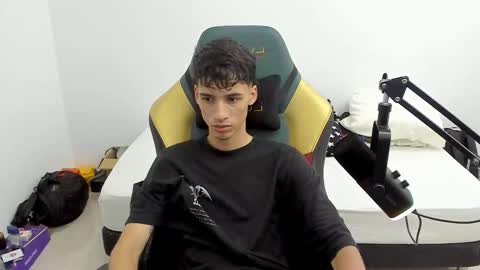 Snapshot of gendo_05 chatting on March 1, 1:40 am GENDO online show from March 1, 1:40 am