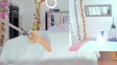 Snapshot of genesis__love_ chatting on October 4, 9:29 am Genesis online show from October 4, 9:29 am