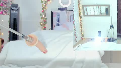 Snapshot of genesis__love_ chatting on October 6, 9:29 am Genesis online show from October 6, 9:29 am