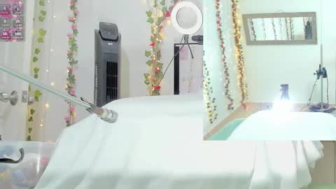 Snapshot of genesis__love_ chatting on October 7, 9:28 am Genesis online show from October 7, 9:28 am