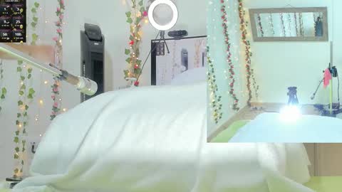 Snapshot of genesis__love_ chatting on October 18, 9:32 am Genesis online show from October 18, 9:32 am