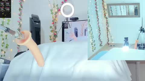 Snapshot of genesis__love_ chatting on October 19, 9:21 am Genesis online show from October 19, 9:21 am