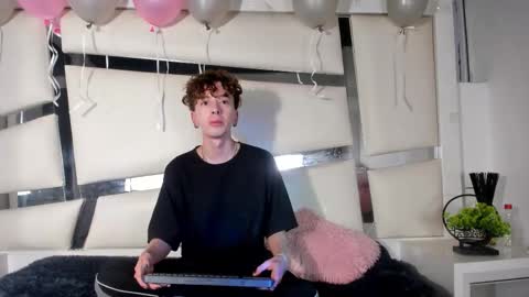 genesis_js online show from November 19, 3:39 am