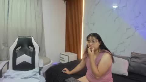 genesis_y_moon online show from June 26, 10:41 am