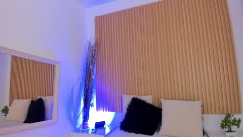     online show from April 1, 12:39 pm