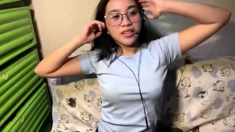 Snapshot of genesistresvant chatting on February 9, 1:37 pm Yuki online show from February 9, 1:37 pm