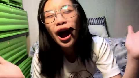 Snapshot of genesistresvant chatting on February 10, 1:37 pm Yuki online show from February 10, 1:37 pm