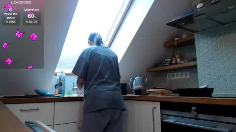 genev__ievee online show from December 22, 10:56 am