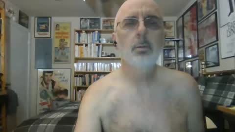 Snapshot of gentcallr chatting on December 7, 9:55 pm Steve online show from December 7, 9:55 pm