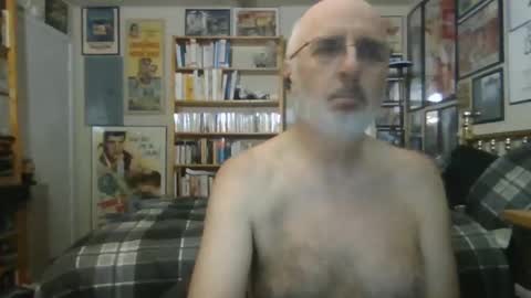 Snapshot of gentcallr chatting on October 22, 8:36 am Steve online show from October 22, 8:36 am