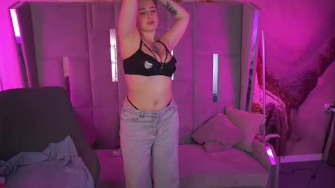 gentleadellee online show from November 10, 1:43 pm