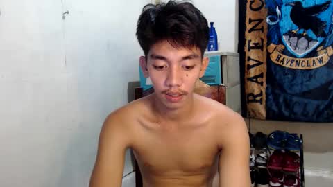Snapshot of gentlemanlustx chatting on March 4, 9:48 am Rayl online show from March 4, 9:48 am