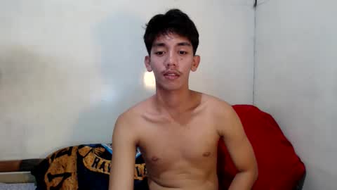 Snapshot of gentlemanlustx chatting on March 6, 7:38 am Rayl online show from March 6, 7:38 am