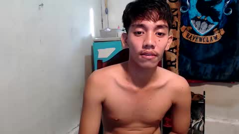 Snapshot of gentlemanlustx chatting on March 17, 11:08 pm Rayl online show from March 17, 11:08 pm