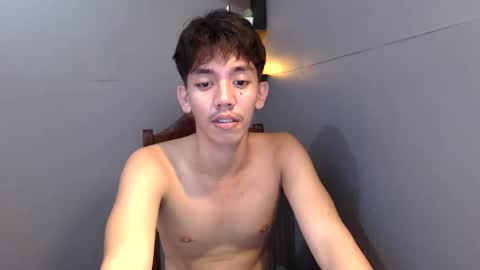 Snapshot of gentlemanlustx chatting on May 1, 4:33 pm Rayl online show from May 1, 4:33 pm