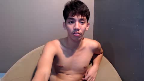 Snapshot of gentlemanlustx chatting on May 2, 6:13 pm Rayl online show from May 2, 6:13 pm