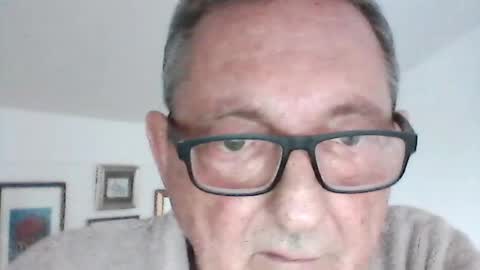 Snapshot of georg1412 chatting on June 12, 3:11 pm georg1412 online show from June 12, 3:11 pm