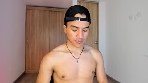 Snapshot of george_cams1 chatting on May 31, 5:04 am Jorge online show from May 31, 5:04 am