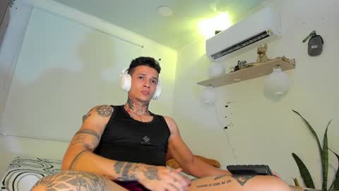 independent model online show from December 31, 3:45 am