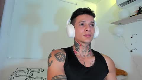 independent model online show from December 31, 6:48 am