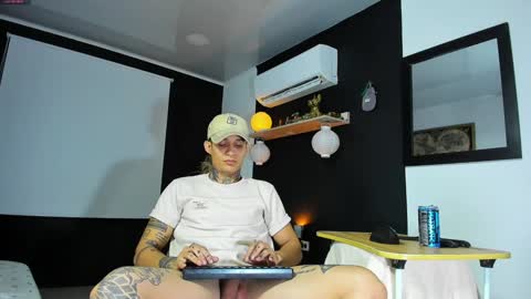 independent model online show from January 6, 6:47 am