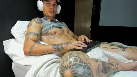 independent model online show from January 11, 7:28 am