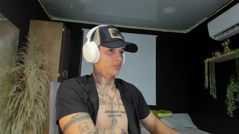 independent model online show from February 8, 1:22 am