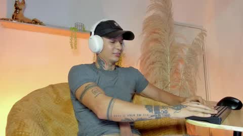 independent model online show from September 16, 12:55 am