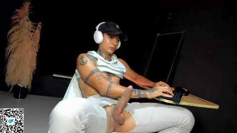 Snapshot of george_prince2 chatting on May 23, 11:53 pm independent model online show from May 23, 11:53 pm