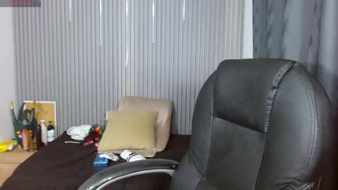 Snapshot of georgesmith_1 chatting on June 6, 3:55 am GEORGE online show from June 6, 3:55 am