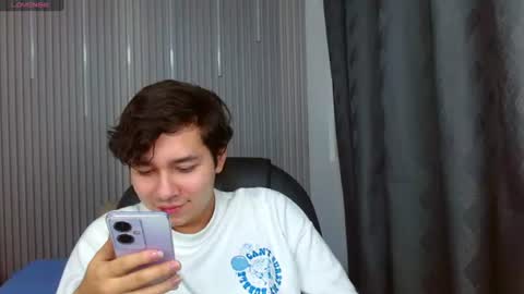Snapshot of georgesmith_1 chatting on June 15, 4:25 am GEORGE online show from June 15, 4:25 am